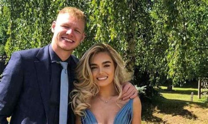 Who Is Aaron Ramsdale Girlfriend? His Parents & Family Life Details