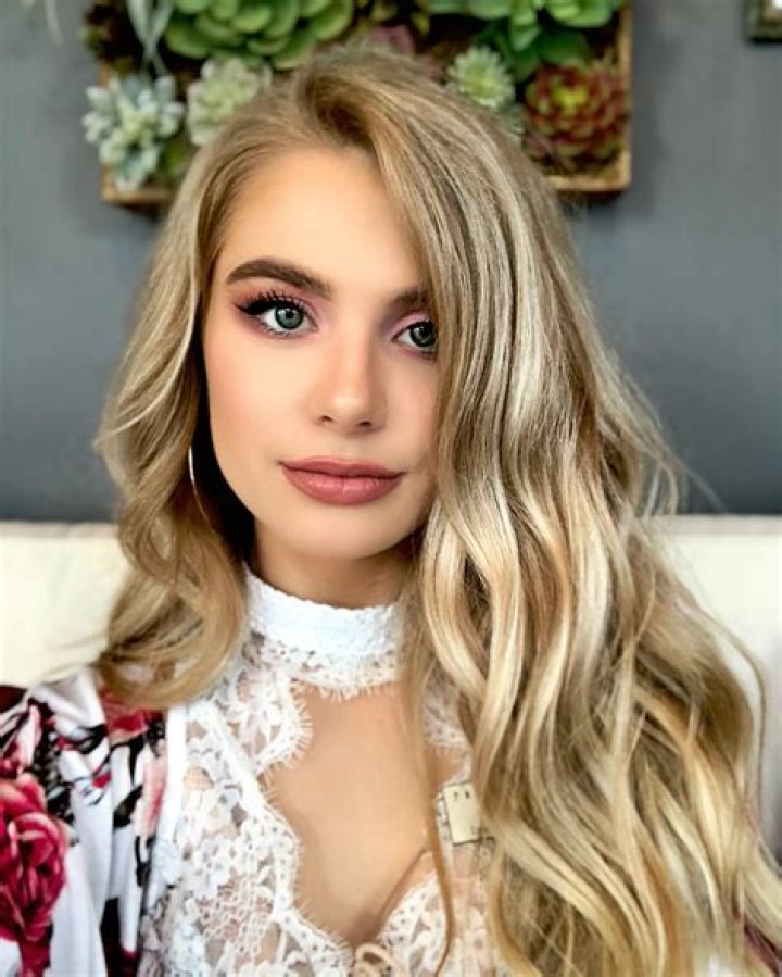 Explore Demi Burnett (Bachelor in Paradise) Wiki, Bio, Age, Height, Net Worth, Instagram, Birthday, Ethnicity