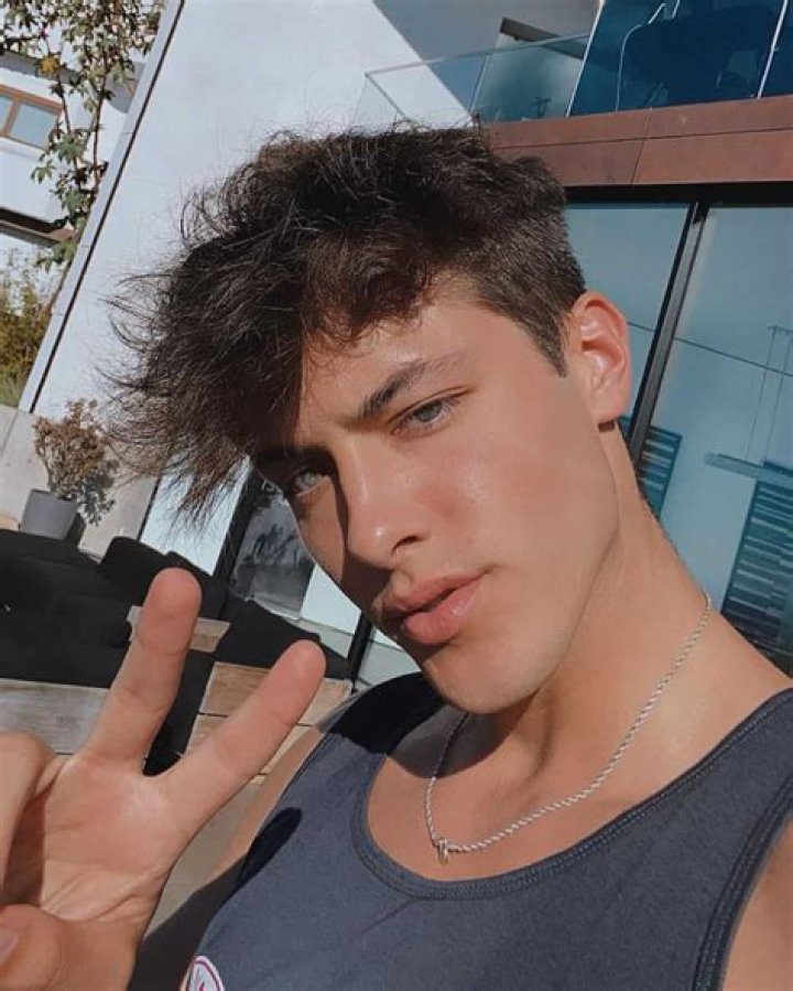 Griffin Johnson Bio; Age, TikTok, Girlfriend, Family, Height, College, Nurse