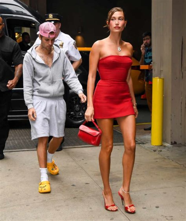 Hailey Bieber - Celebrity