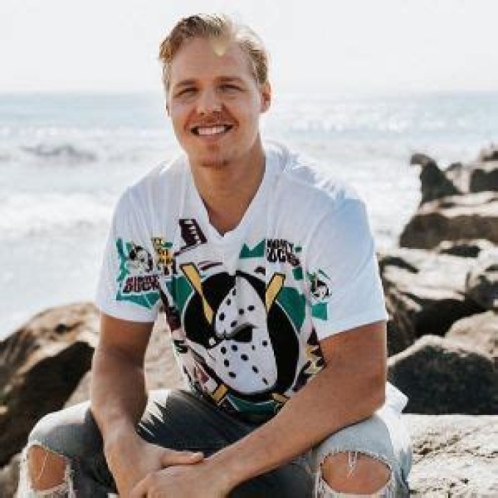 Who Traded NHL Defenceman Hampus Lindholm? His Wiki, Contract & Facts