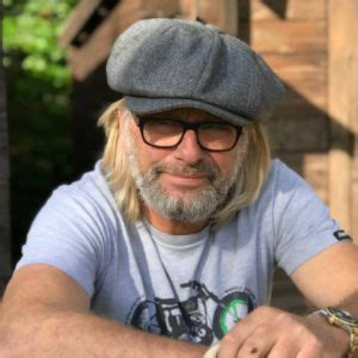 Henry Cole Wiki; Age, Wife, Family, Net Worth, House, TV Shows, Facts