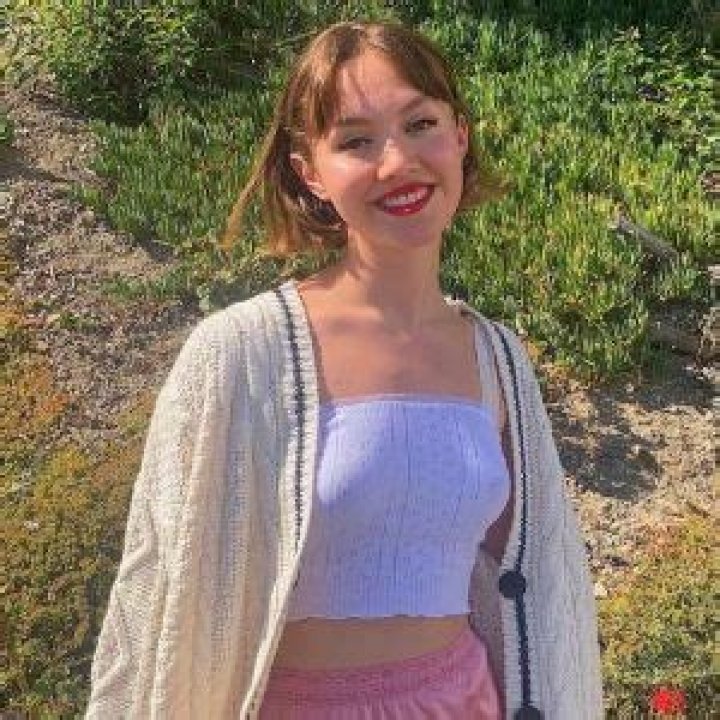 How Old Is Iris Apatow? Age, Dating, Height, College & Facts
