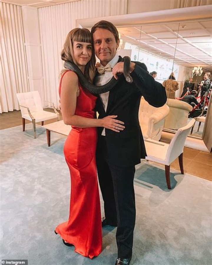 Nico Mannion Dating Status, Family Life, Nationality & Facts