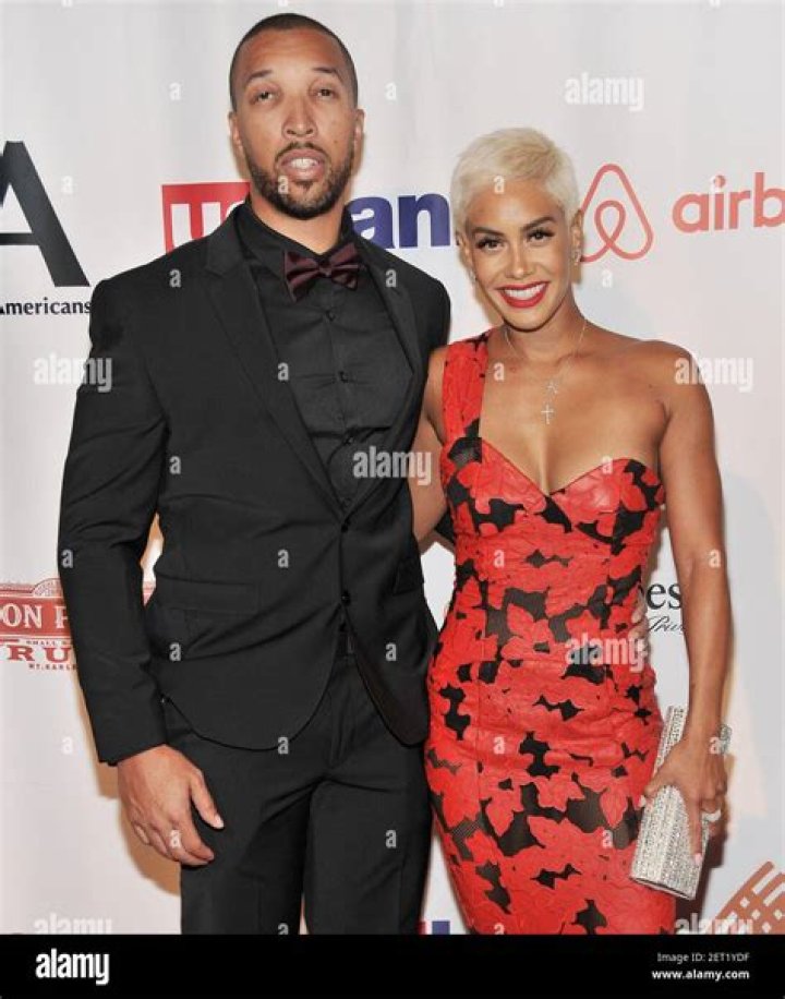 Sibley Scoles Husband, Boyfriend, Parents, Family & Wiki